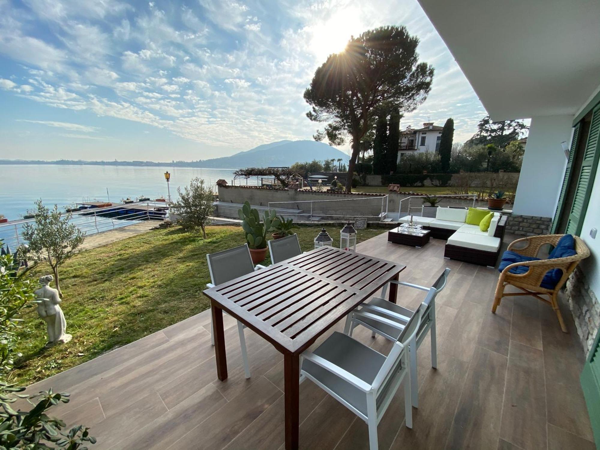 Villa Anastasye Your Lakefront Vacation Rental Predore Eksteriør billede
