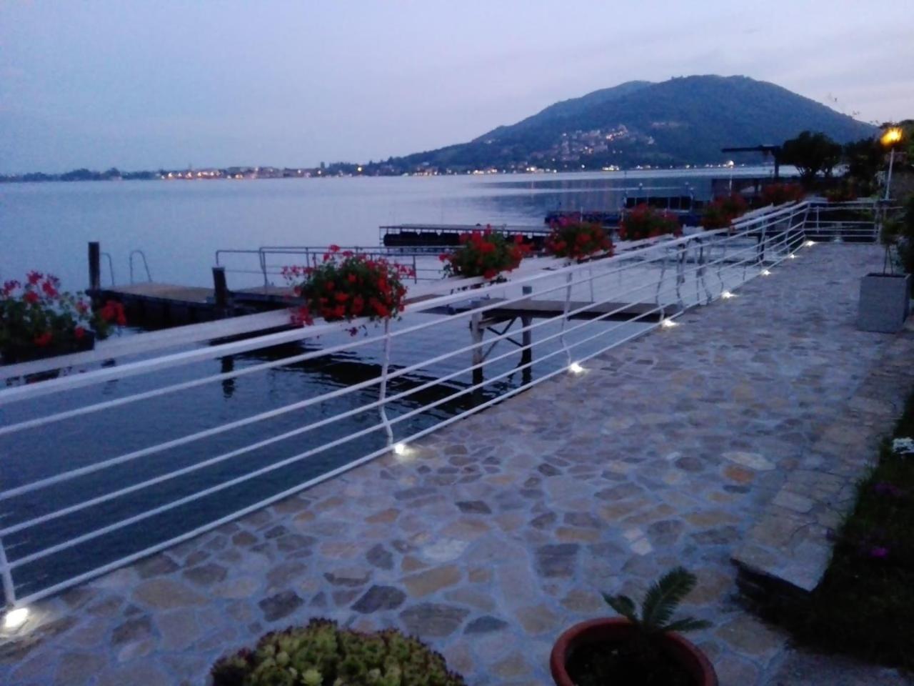 Villa Anastasye Your Lakefront Vacation Rental Predore Eksteriør billede
