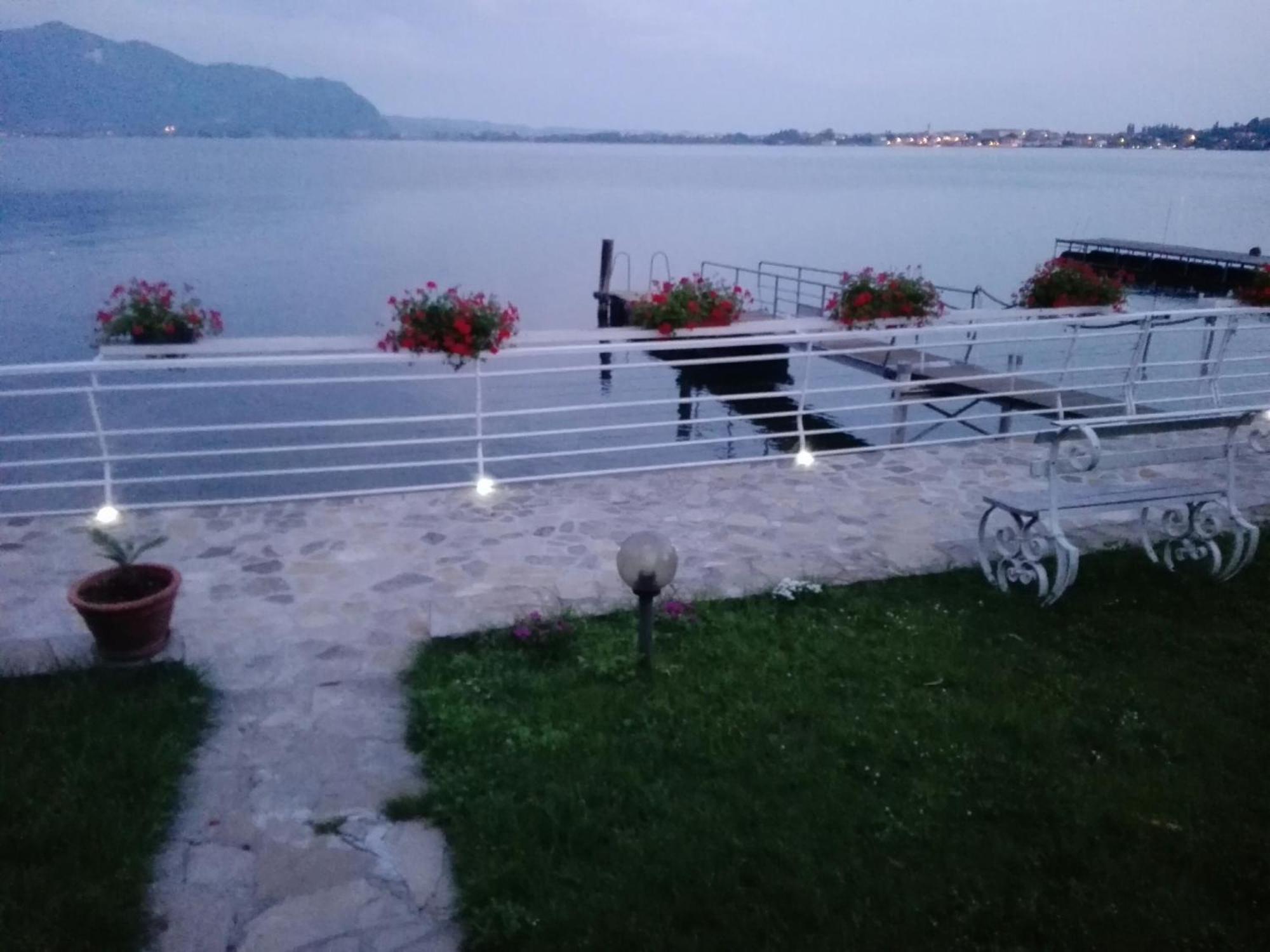 Villa Anastasye Your Lakefront Vacation Rental Predore Eksteriør billede