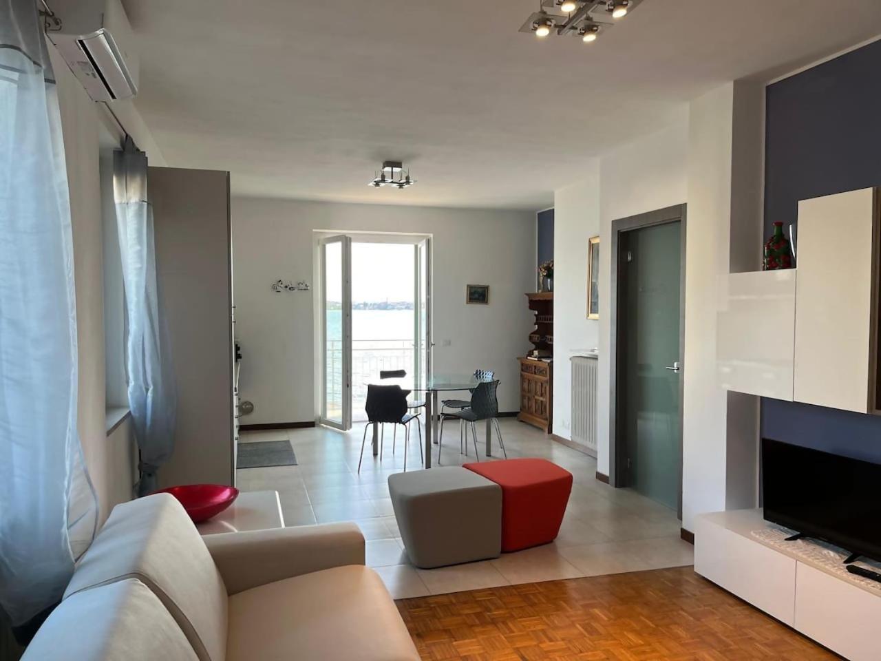 Villa Anastasye Your Lakefront Vacation Rental Predore Værelse billede