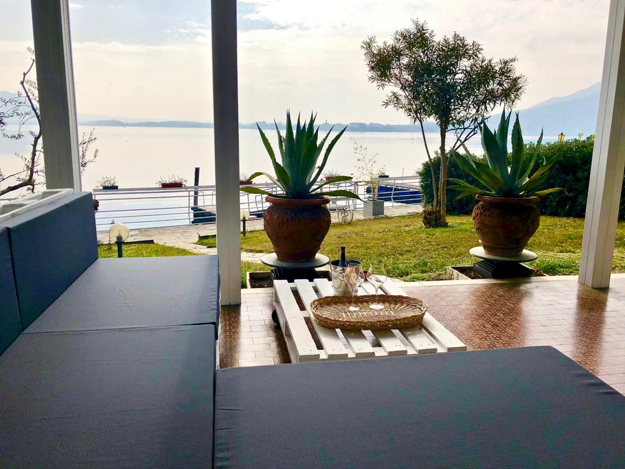 Villa Anastasye Your Lakefront Vacation Rental Predore Værelse billede