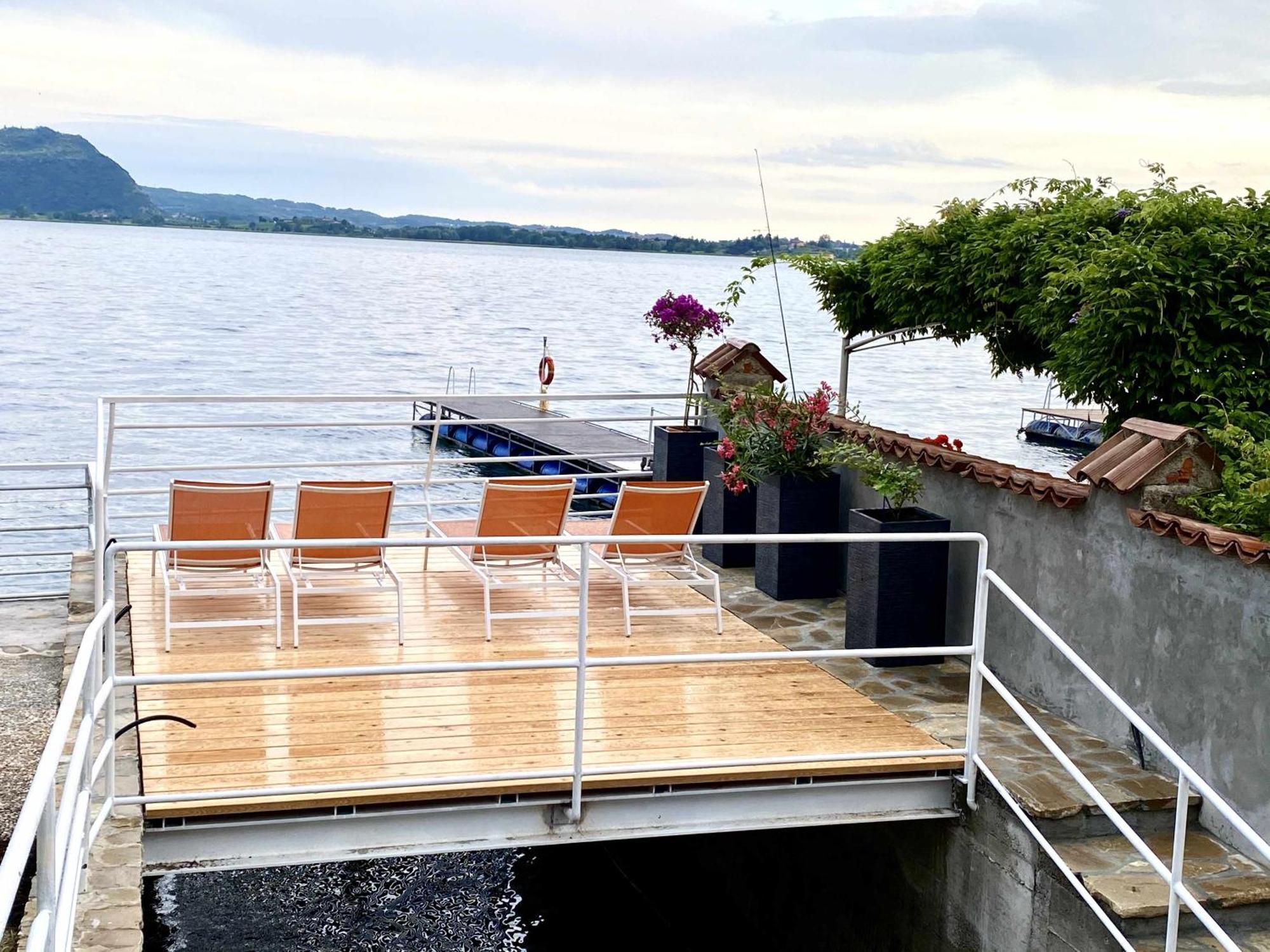 Villa Anastasye Your Lakefront Vacation Rental Predore Værelse billede