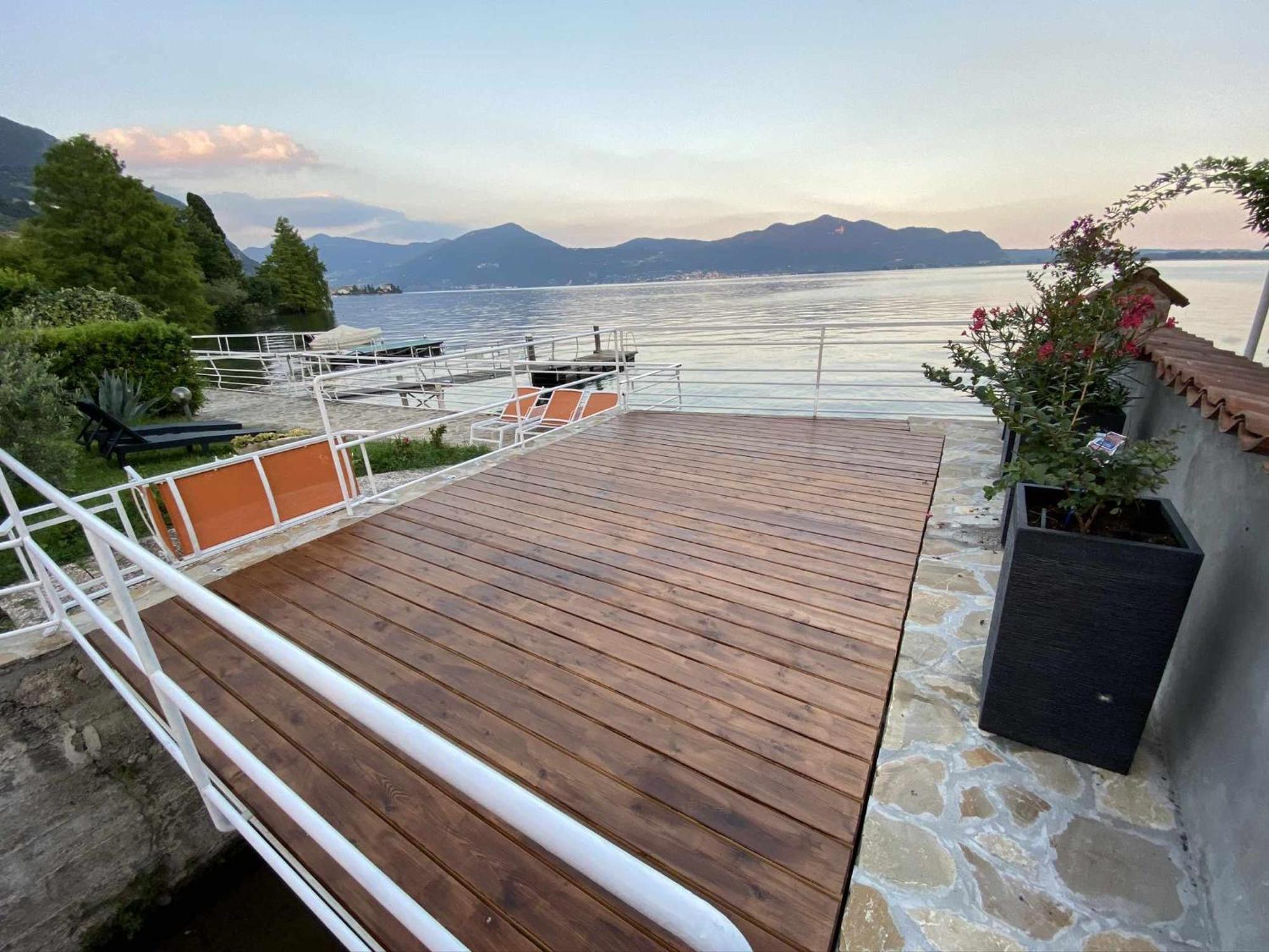 Villa Anastasye Your Lakefront Vacation Rental Predore Værelse billede